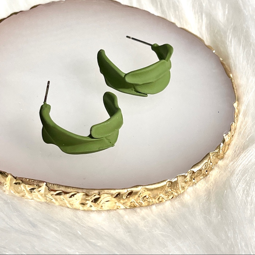 Green round stud earrings Eardrop